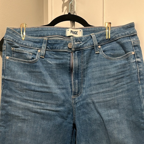 Paige Hoxton crop in bistro distressed - Picture 6 of 9